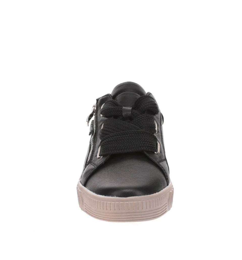 LisaII Leather Sneaker - Black