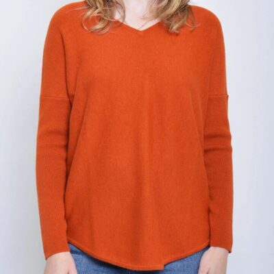 JAMES MELBOURNE VEE NECK CURVED HEM