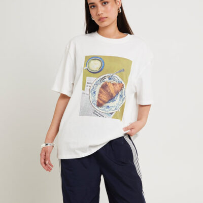 Alice In The Eve Cafe Culture Boyfriend T-Shirt