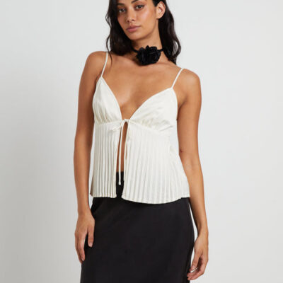 Alice In The Eve Rhea Pleated Top in Ivory