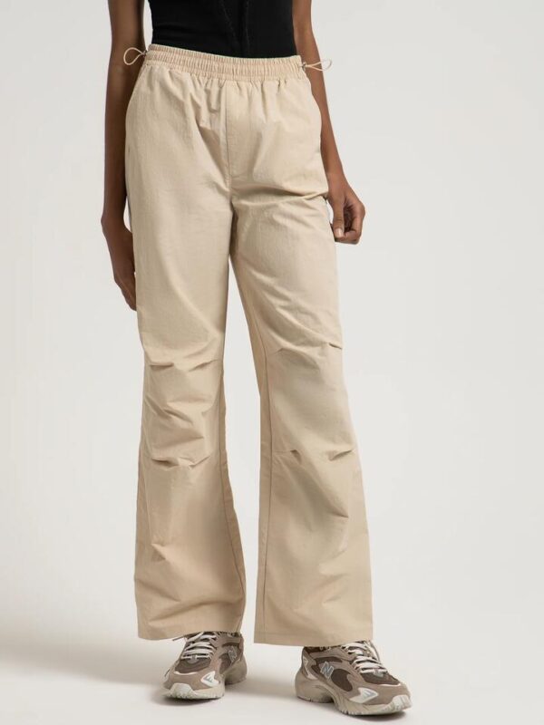 Beyond Her Chicago Parachute Pants Size 10 Bone