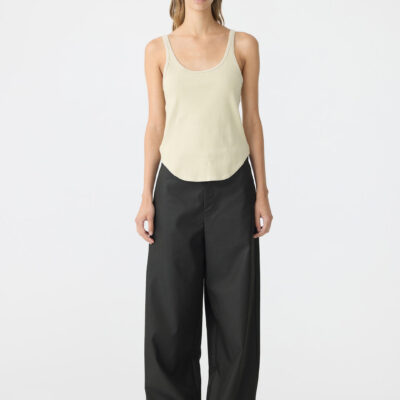 BASSIKE Slim Scoop Rib Tank