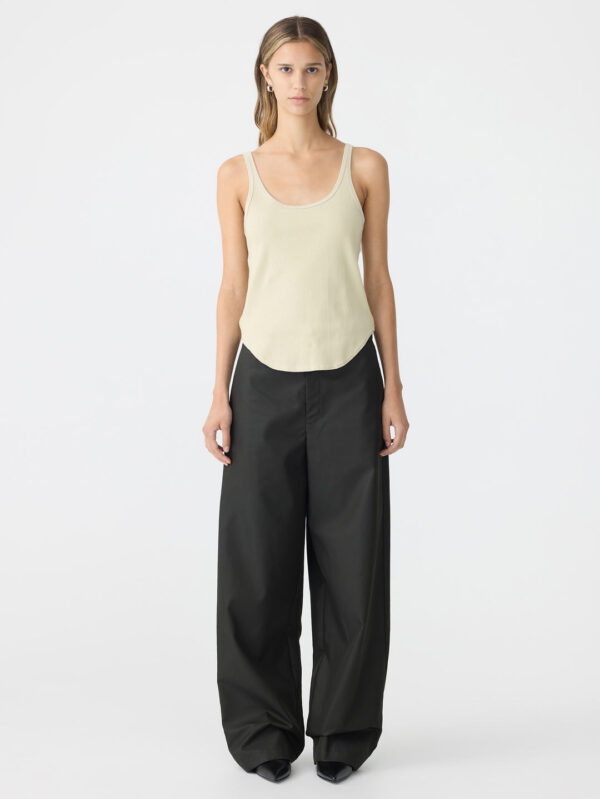 BASSIKE Slim Scoop Rib Tank