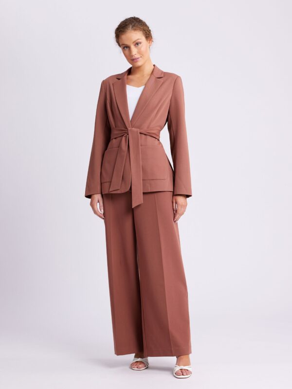 REVIEW Courtney Blazer