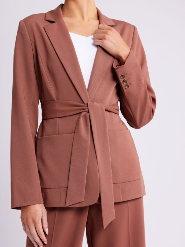 REVIEW Courtney Blazer - Image 3