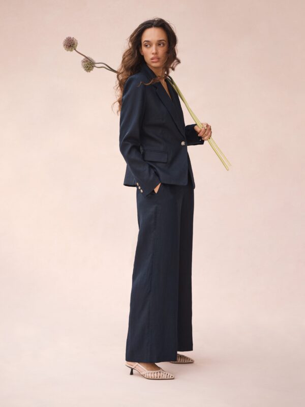 REVIEW Anya Blazer - Image 2