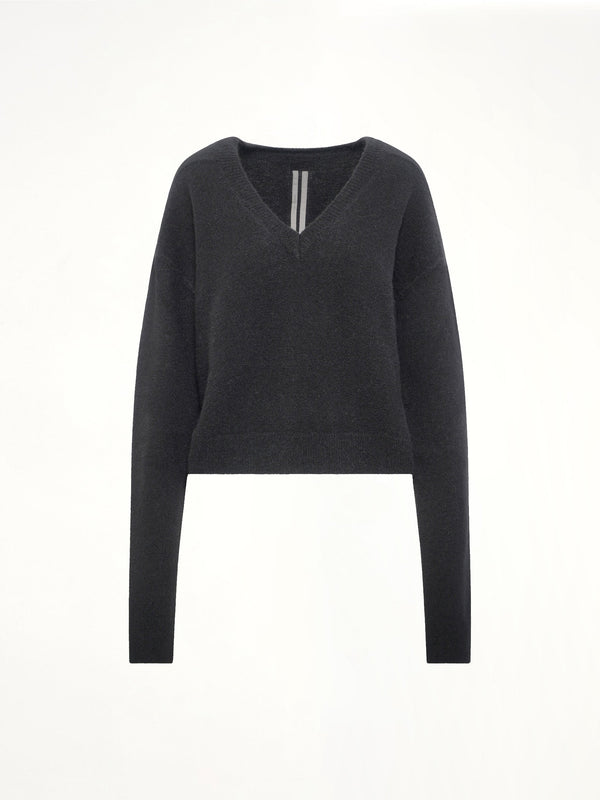 260218_Marais_IM_WOMEN_CLOTHING_KNITWEARS_SWEATERS_Tommy_V_Neck_in_Black_S_ROWS26073_RP01F6650_KWP_09_32622_2_474bbe1a-115a-407a-b0b4-3c3a180235ce.jpg