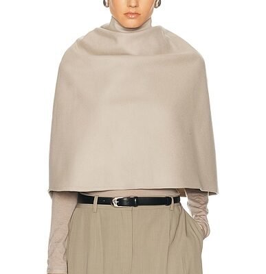Karen Arcanjo Hima Cape