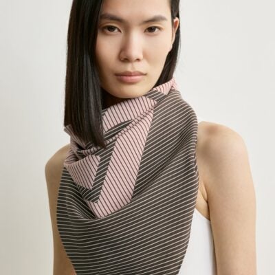 Toteme Centered monogram silk scarf walnut - Image 2