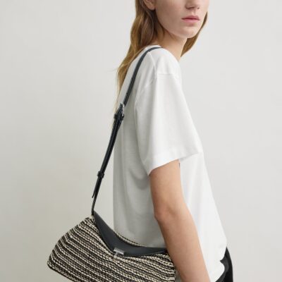 Toteme T-lock woven-leather clutch black/sand - Image 2