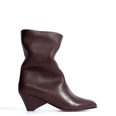 Anonymous Copenhagen Vully 50 triangle Vegetal soft calf Coffee brown — 35 - Image 1