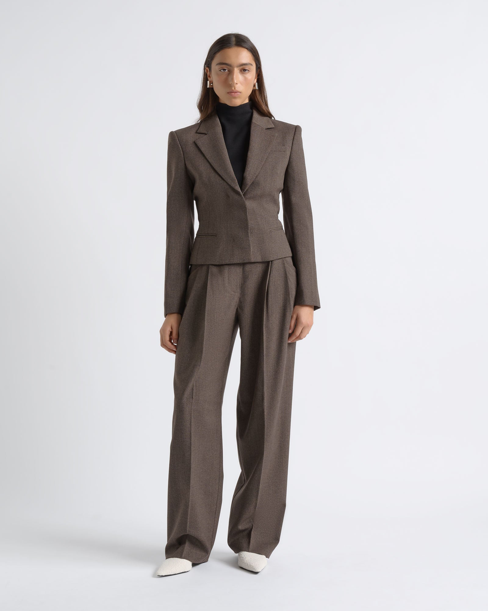 MNCUE260826054018019_2 Cue Single Breasted Crop Blazer - Image 2
