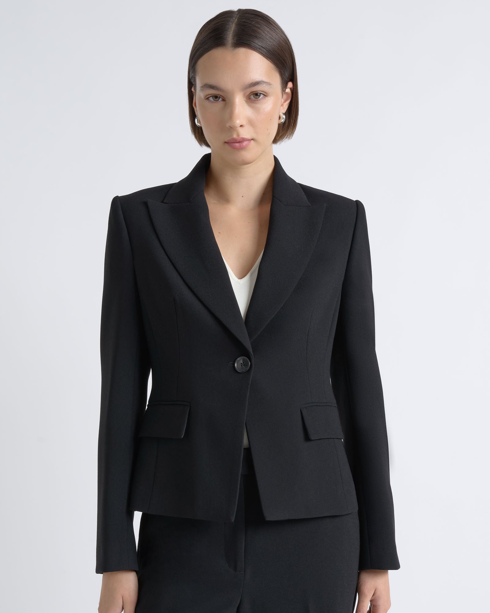 MNCUE260826054018066_2 Cue Crepe Cropped Blazer - Image 2