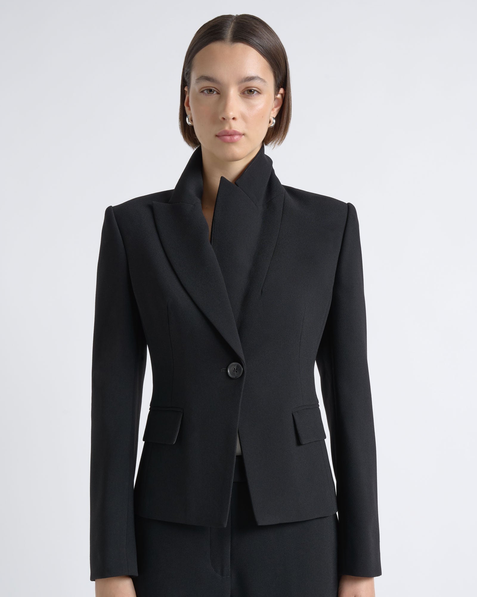 MNCUE260826054018066_3 Cue Crepe Cropped Blazer - Image 3