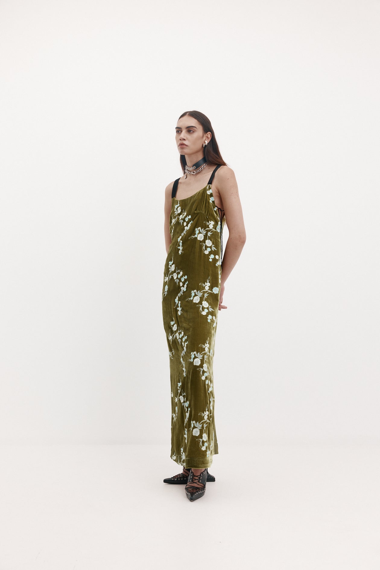 MNHTP070826042205026_3 Harris Tapper Pairo Dress in Embroidered Velvet - Image 3