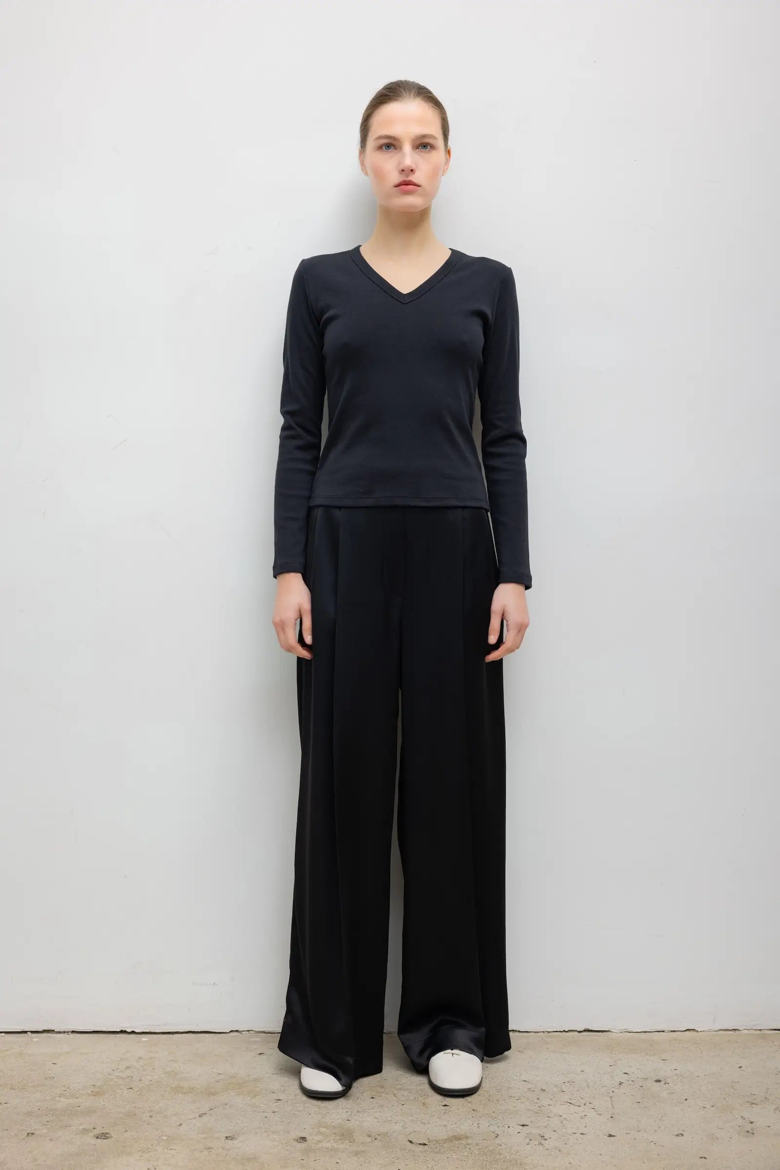 MNLST140826073300076_2 LESET Nando Slim Long Sleeve V Neck - Image 2