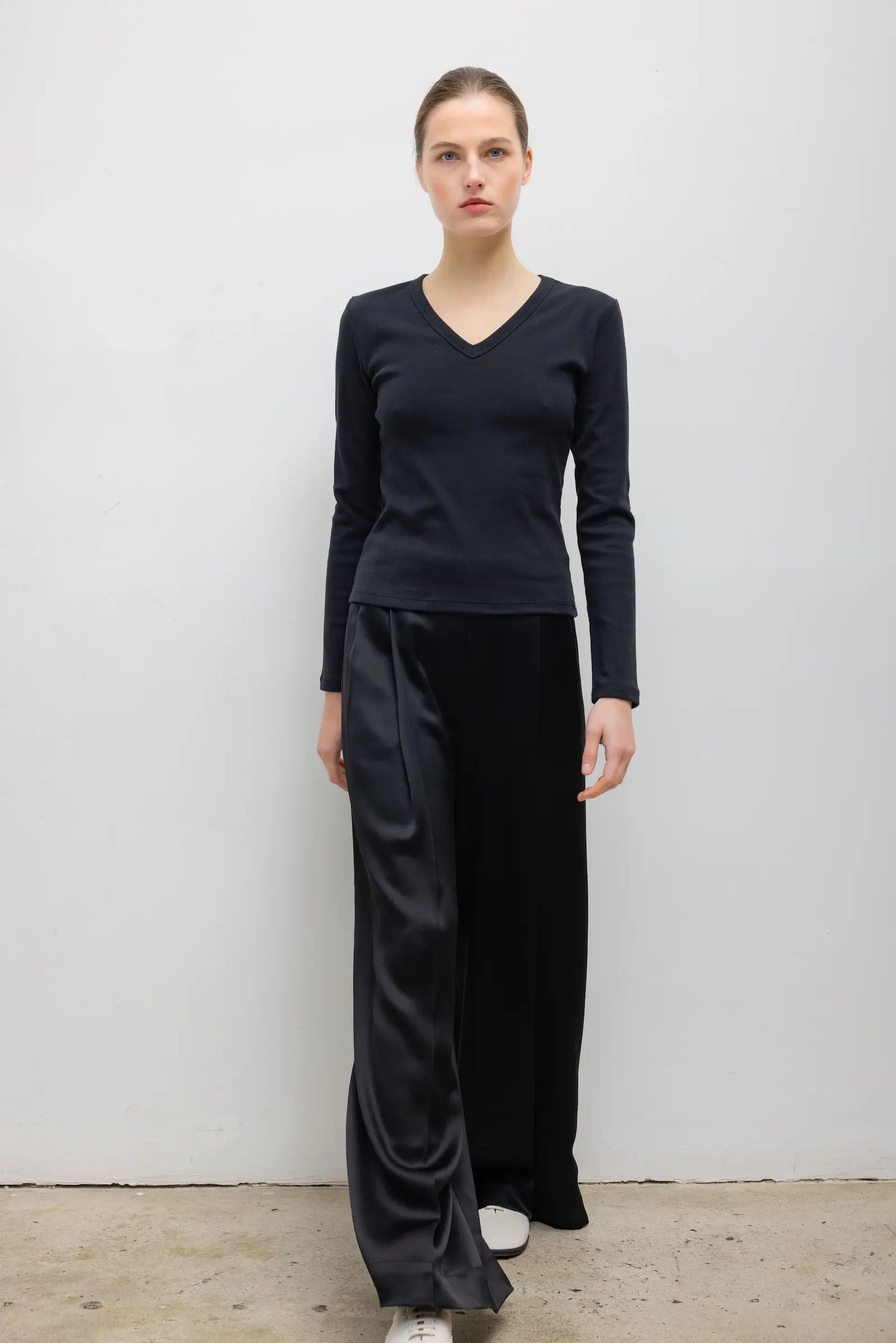 MNLST140826073300076_3 LESET Nando Slim Long Sleeve V Neck - Image 3