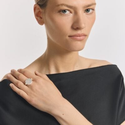 Viktoria & Woods V&W Mini Disc Ring - Image 2