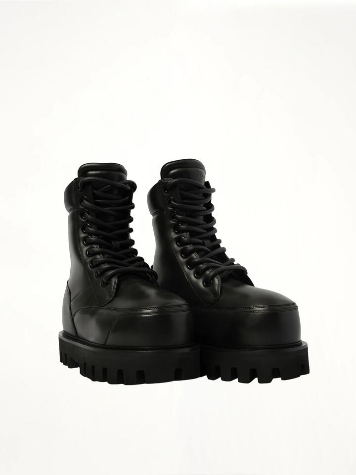 ALEXANDER MCQUEEN Parachute Ankle Boots in Black / 35