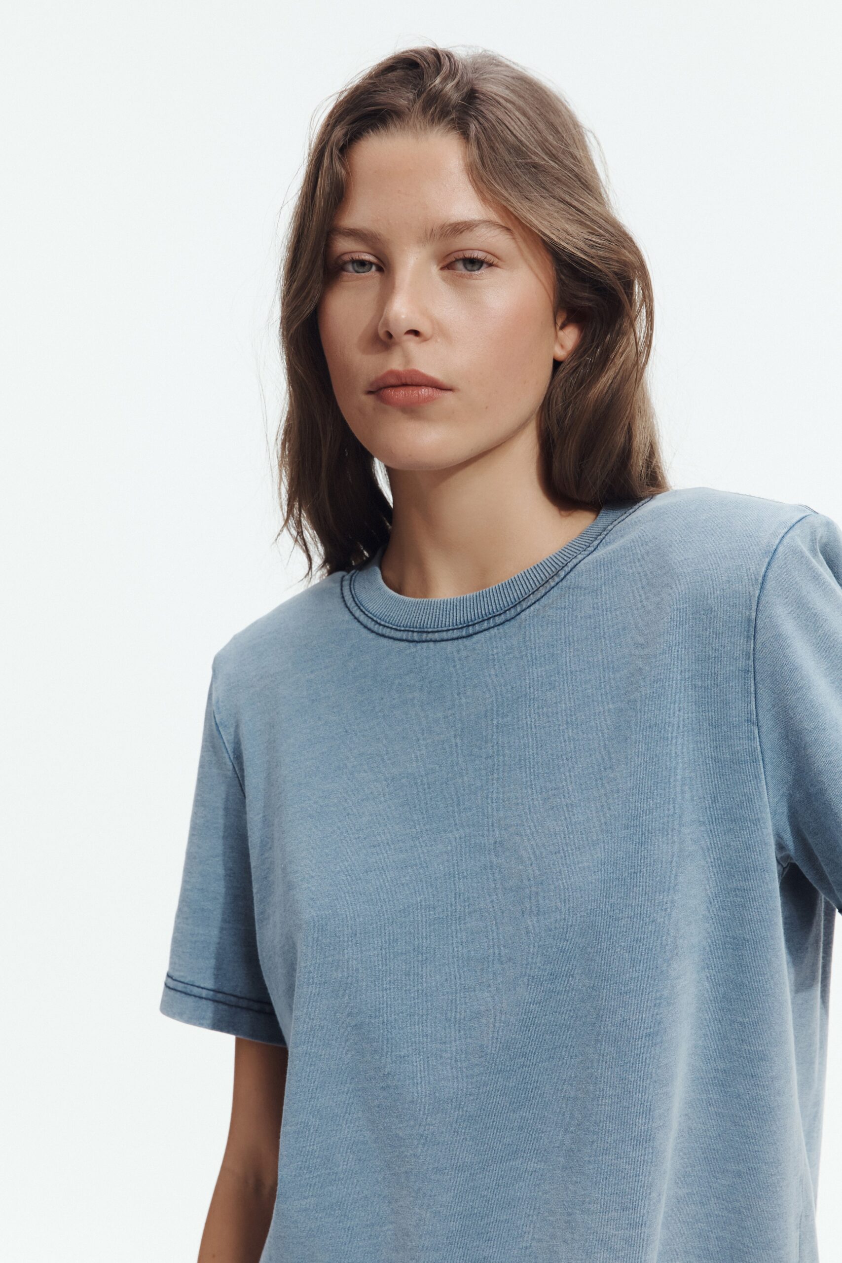 MNAJE060926190235017_3 Aje Jono Denim Wash Tee - Image 3