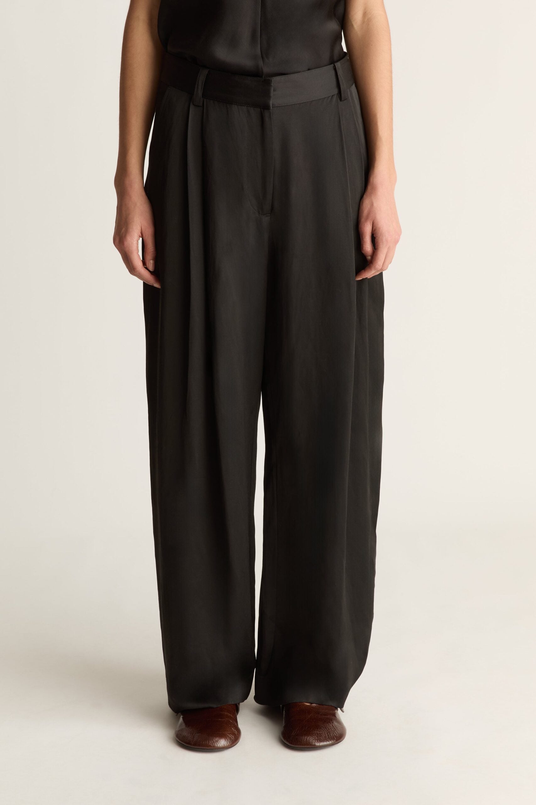 MNLM310826190832014_2 Lee Mathews Powell Pleated Pant - Image 2