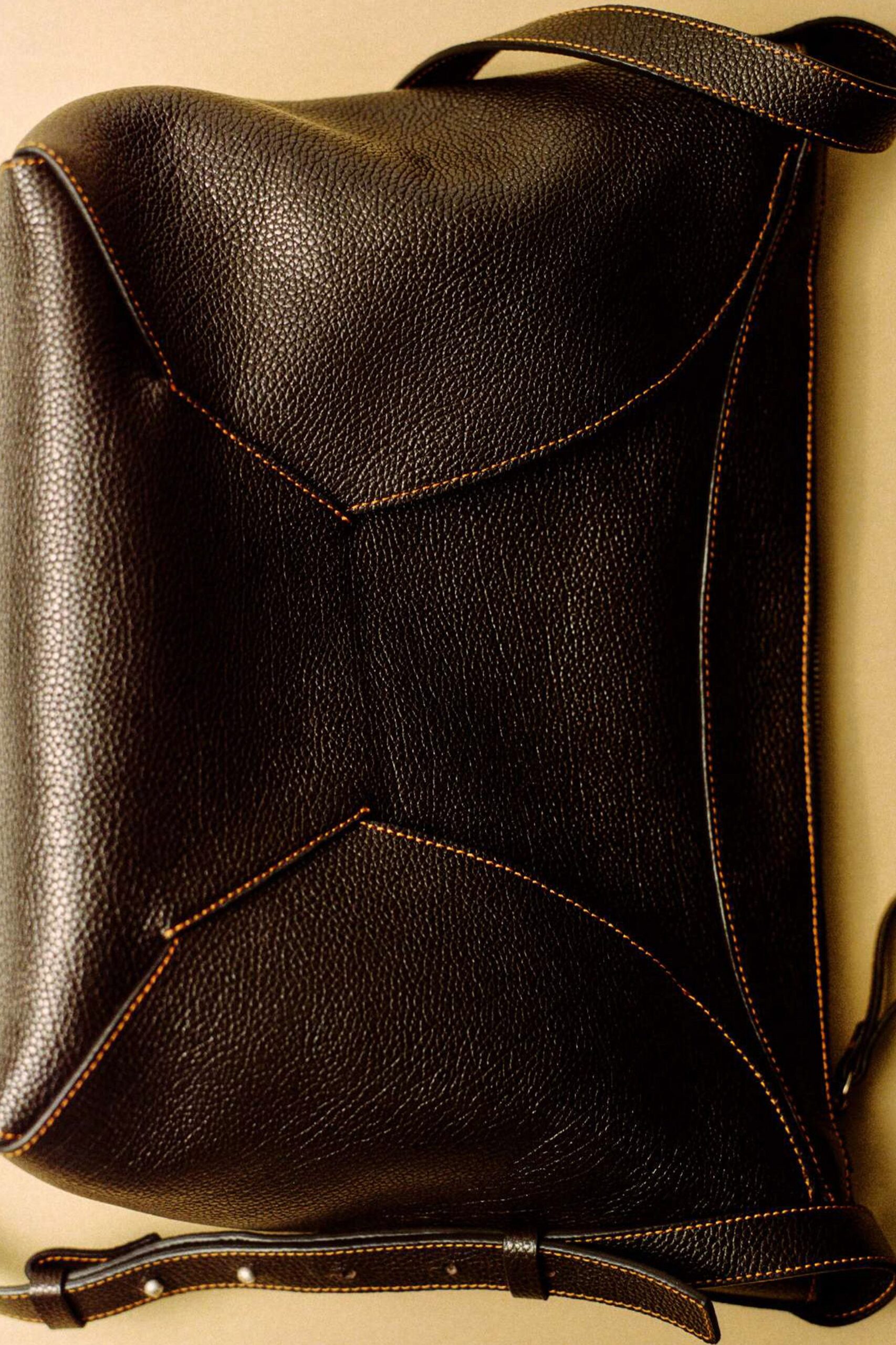 Lee Mathews Palma Messenger Bag - Image 1