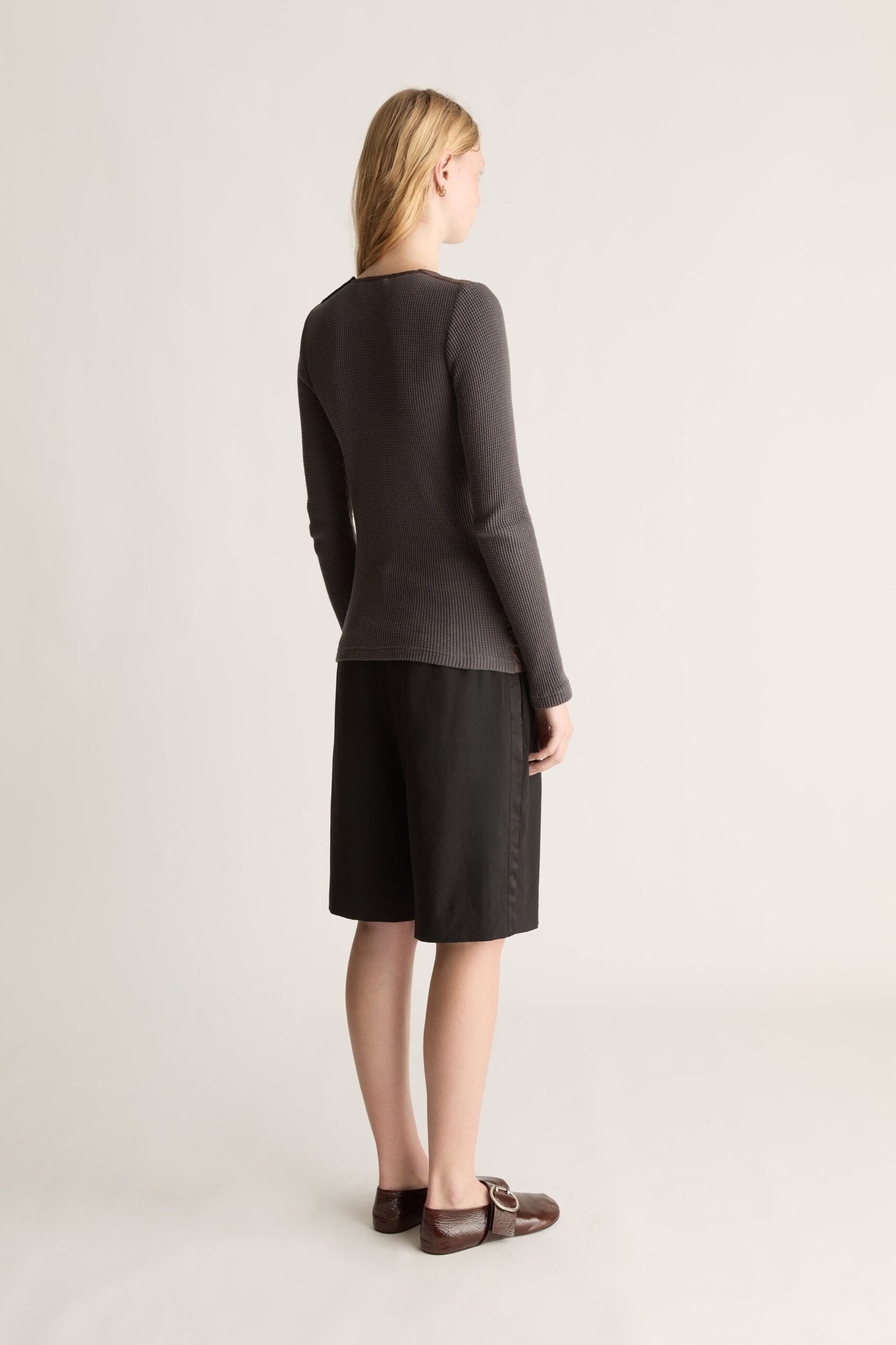 MNLM310826190832029_3 Lee Mathews Myles Wool Satin Stripe Short - Image 3