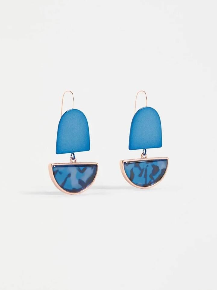 Elk Heran Hook Earring
