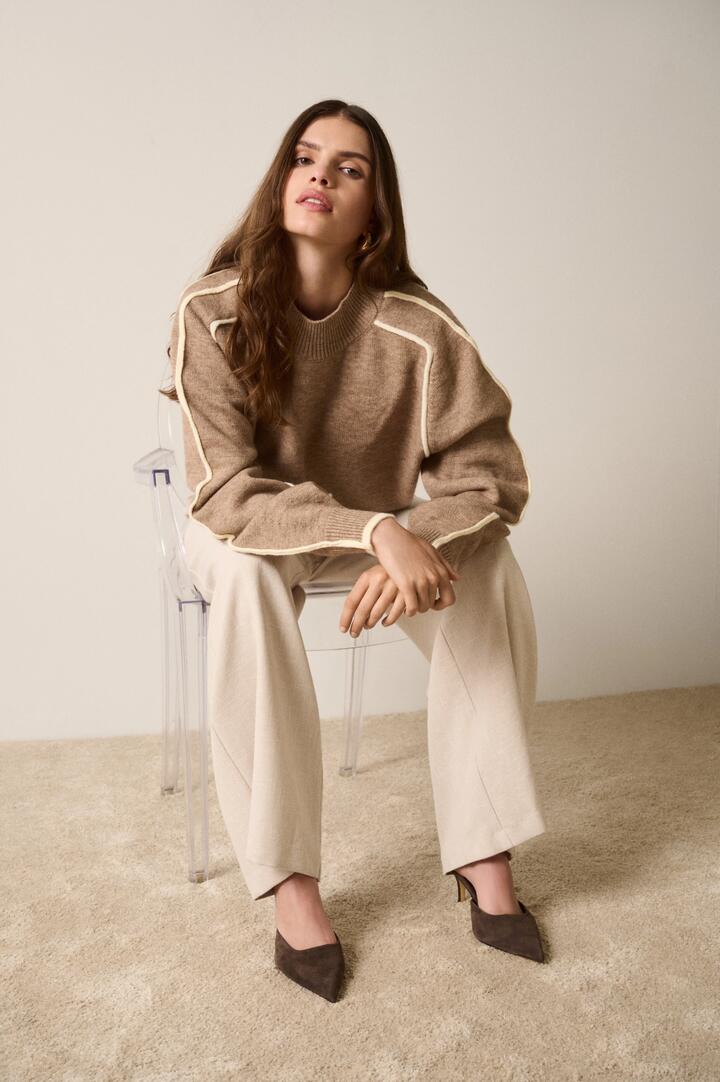 Esmaee Getaway Mocha Contrast Ivory Piping Knit Sweater