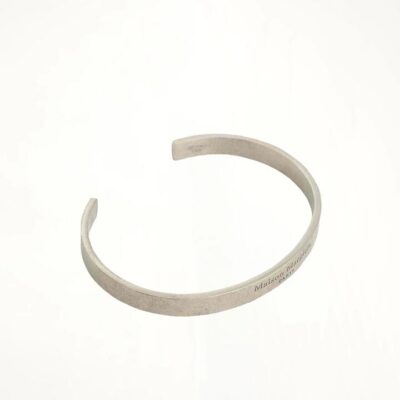 MAISON MARGIELA Medium Margiela Logo Cuff Bracelet in Silver / 02