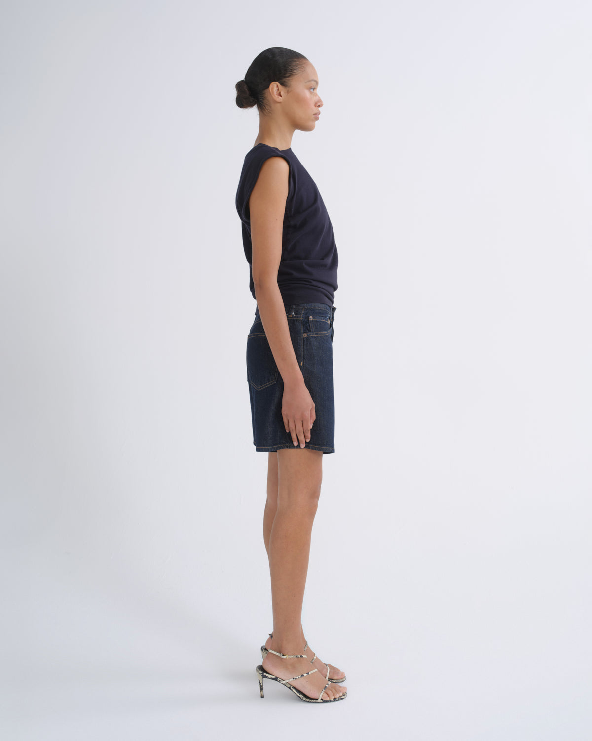 MNAGO091026051547048_3 AGOLDE Dame Short (Weightless) - Image 3