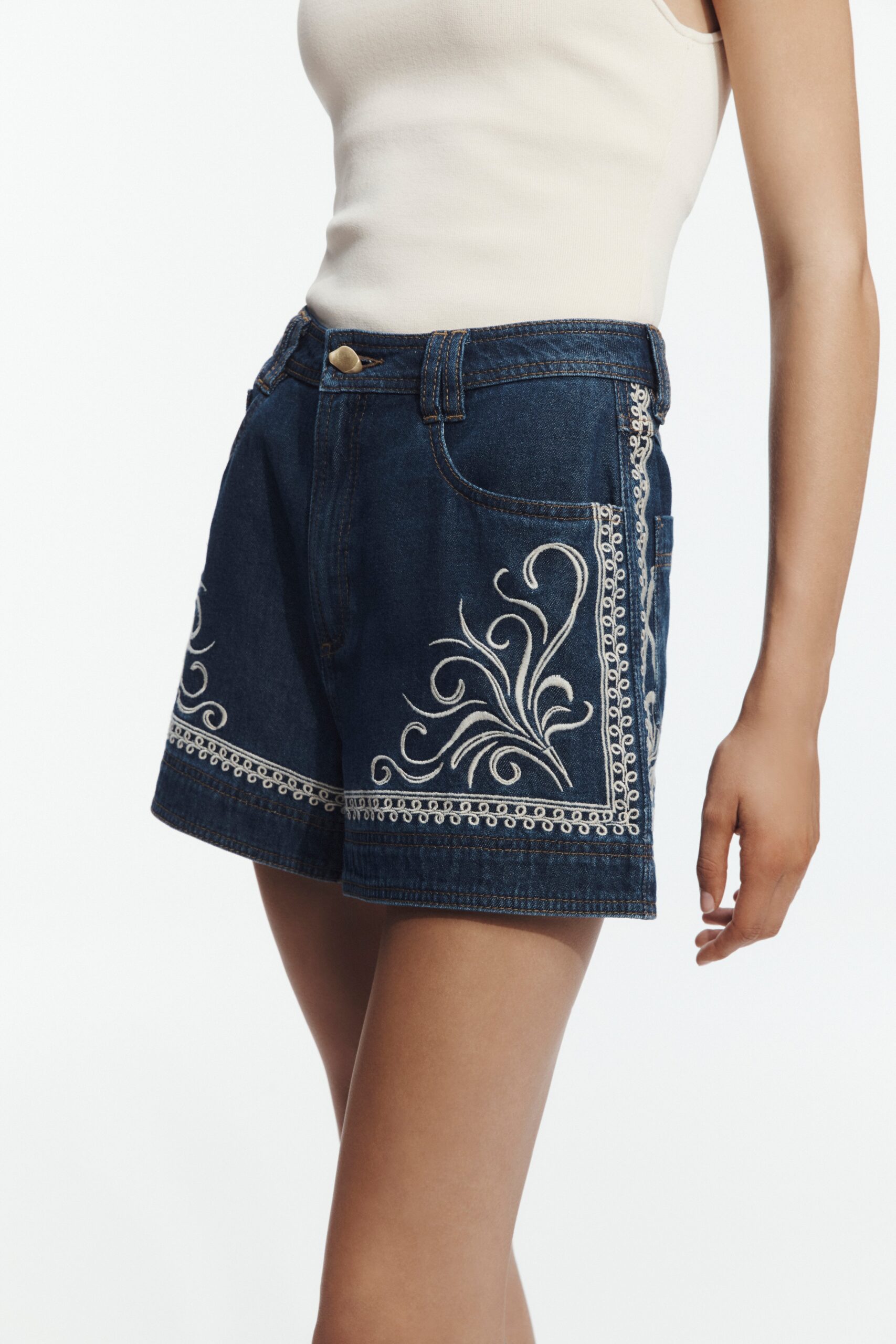 MNAJE091026051000013_3 Aje Promise Denim Short - Image 3