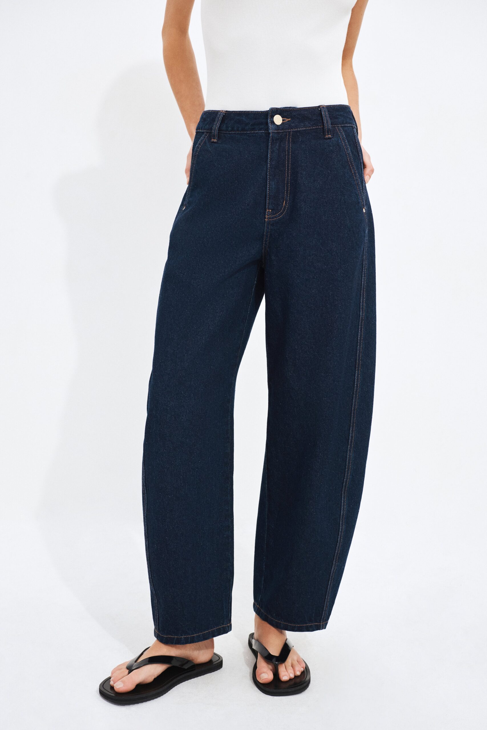MNAJE091026051000068_3 Aje Arden Tailored Barrel Jean - Image 3