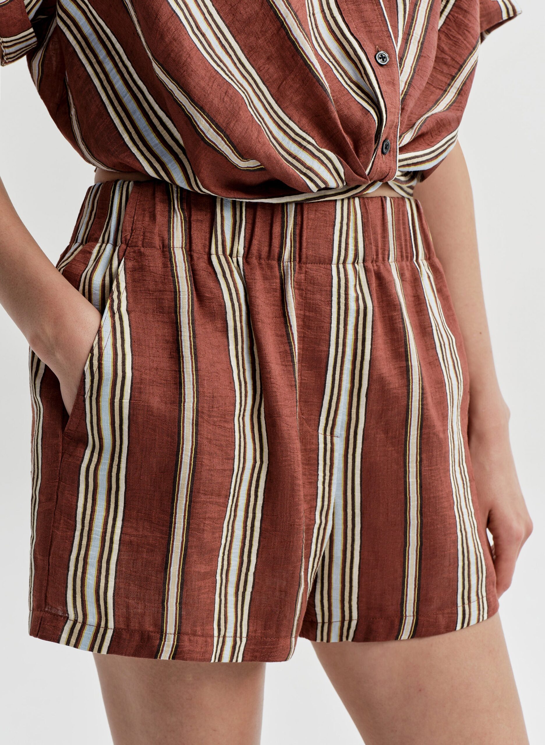 MNALC041026031052031_2 A.L.C. Casey Striped Linen Short - Image 2
