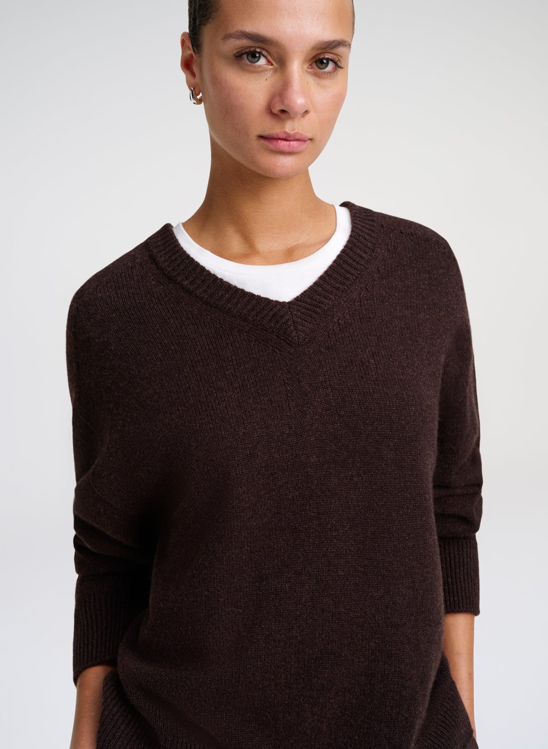 MNALC041026031052035_2 A.L.C. Calven Cashmere V-Neck Sweater - Image 2
