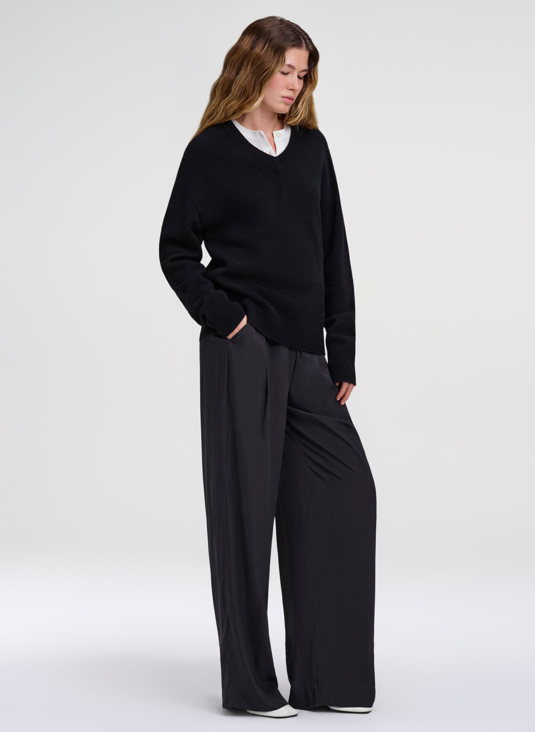 MNALC041026031052036_3 A.L.C. Calven Cashmere V Neck Sweater - Image 3