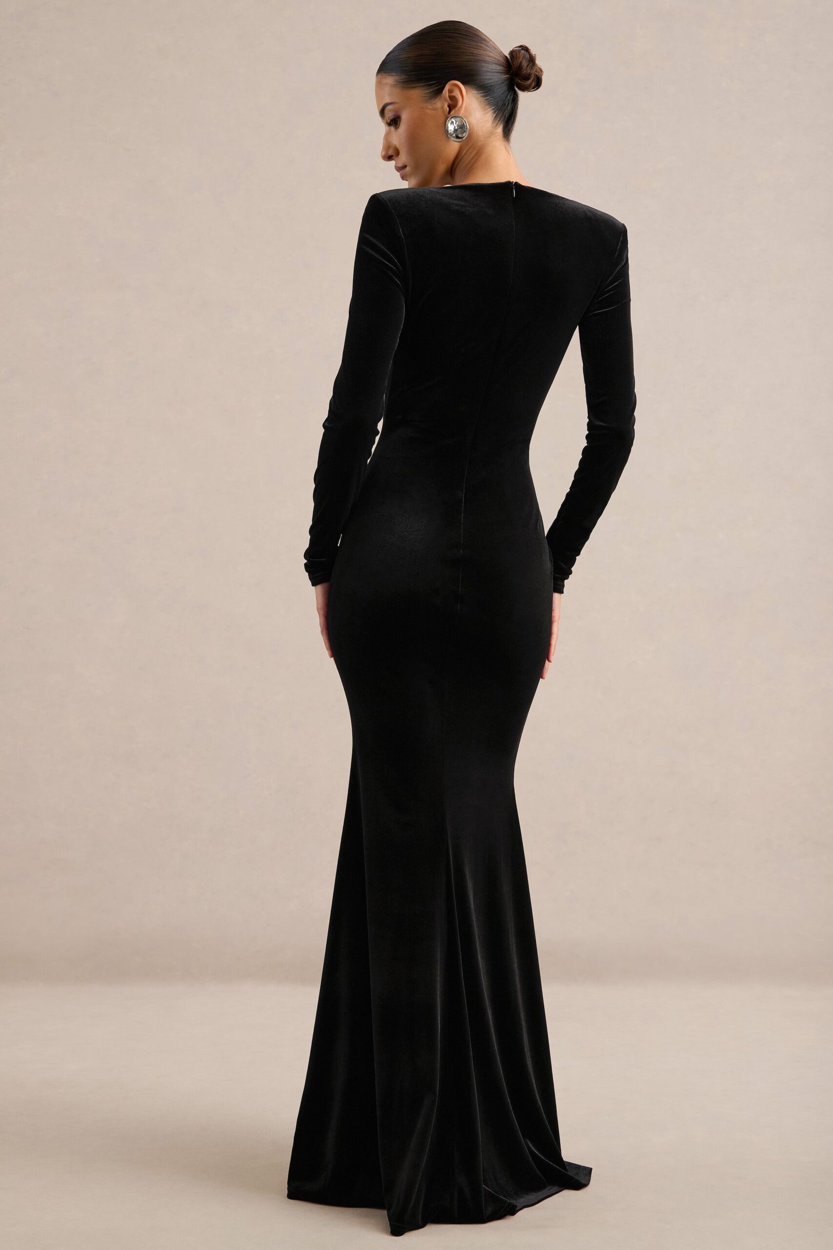 MNCLL131026150712174_2 Club L London Torifina | Black Velvet Square Neck Long Sleeve Maxi Dress - Image 2