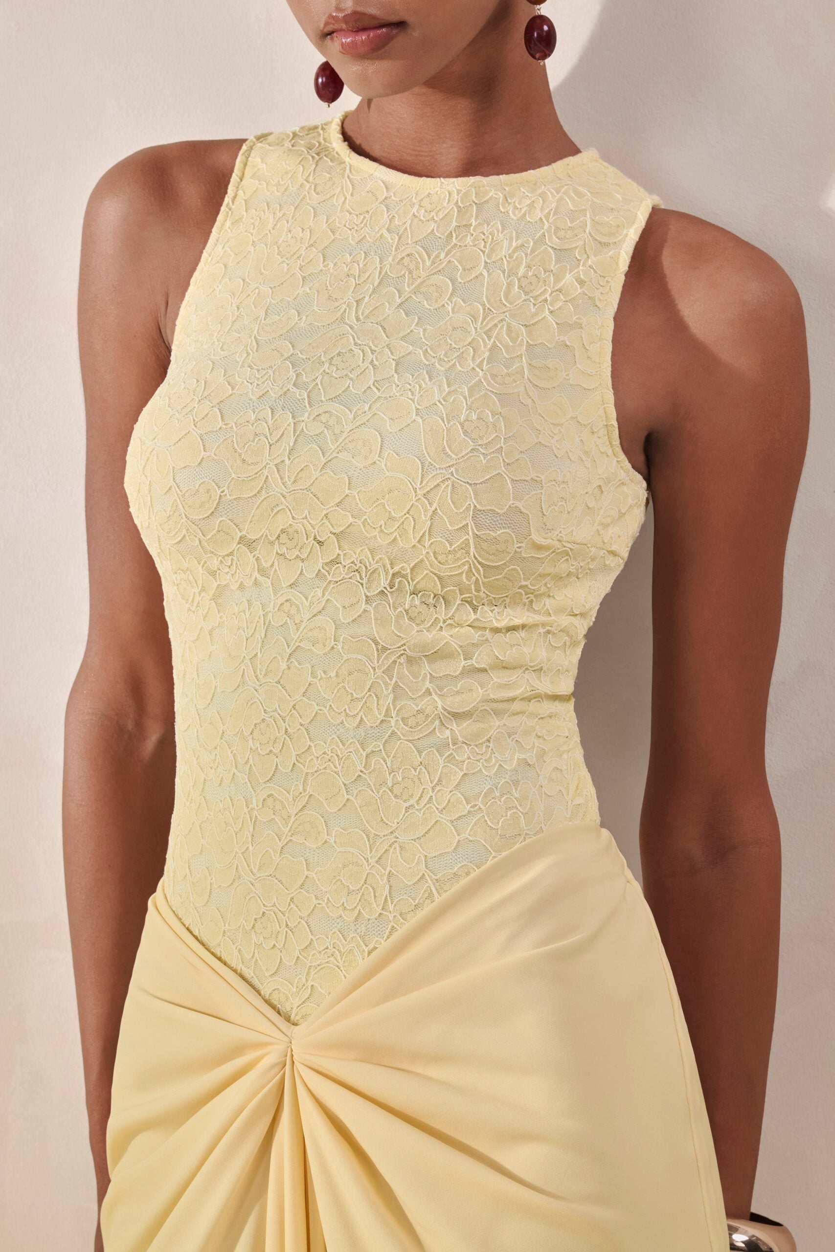 MNCLL131026150712306_3 Club L London Serale | Lemon Lace Round-Neck Bodysuit - Image 3