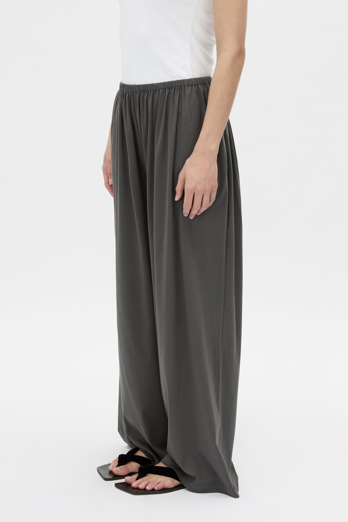 MNCM121026065827013_2 Camilla and Marc Senae Lightweight Lounge Pant - Image 2