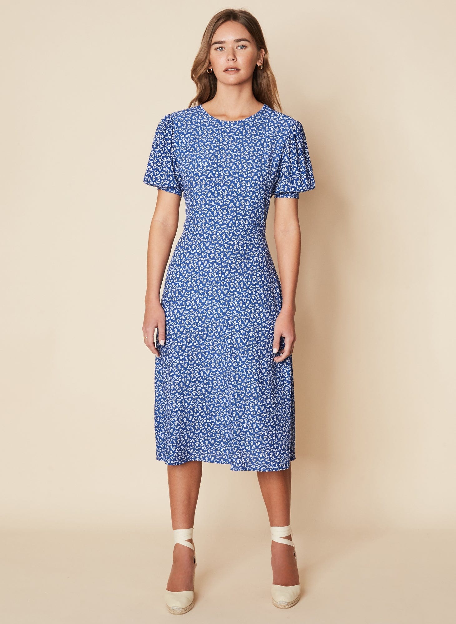 Faithfull The Brand Samirah Midi Dress Maddy Floral Print - Vintage Blue - Image 1