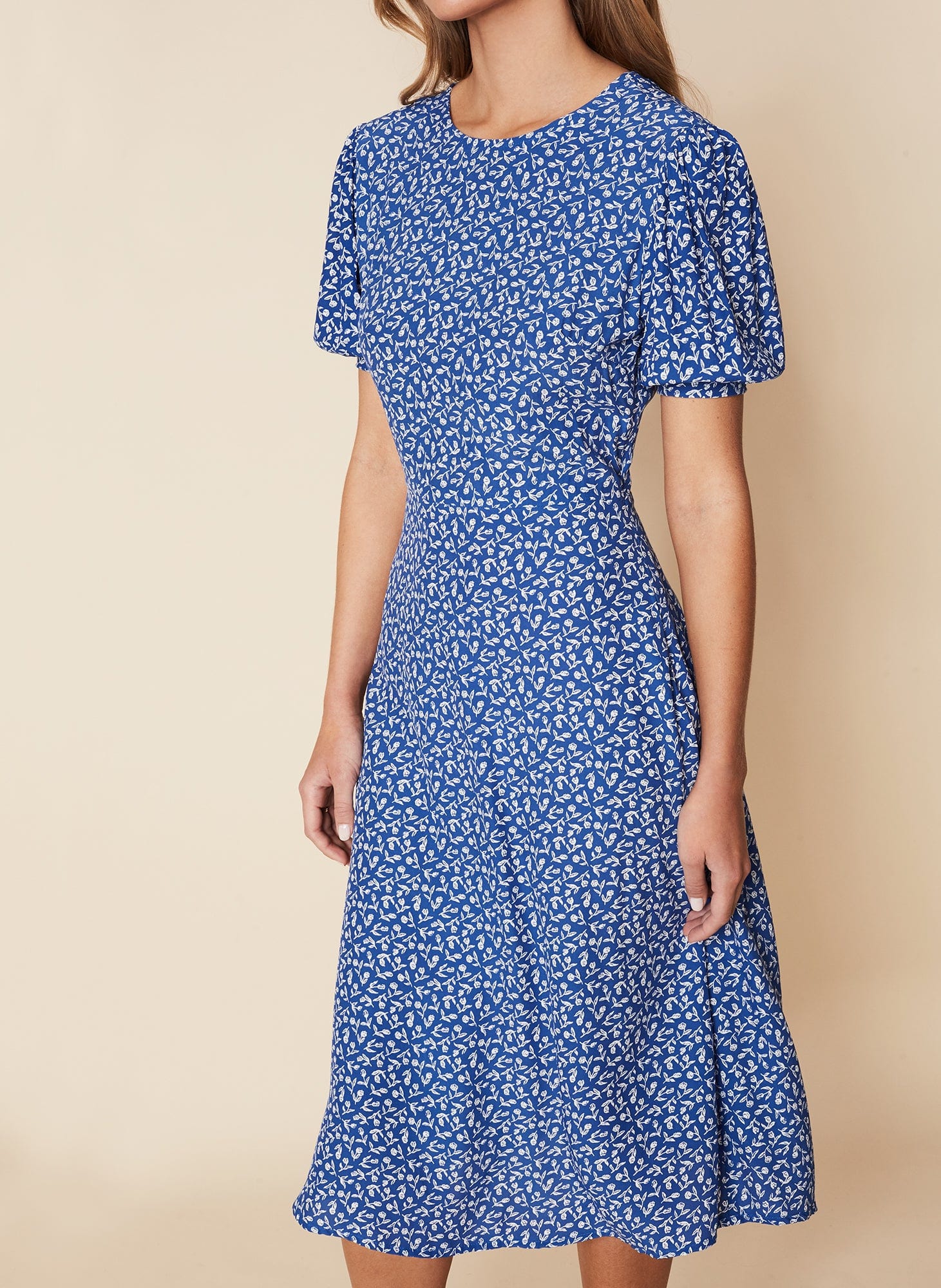 MNFTB121026061529038_2 Faithfull The Brand Samirah Midi Dress Maddy Floral Print - Vintage Blue - Image 2