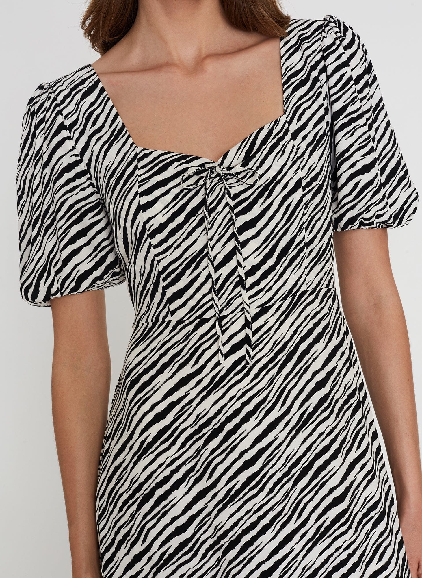 Faithfull The Brand Gabriela Midi Dress Blance Animal Print - Image 2