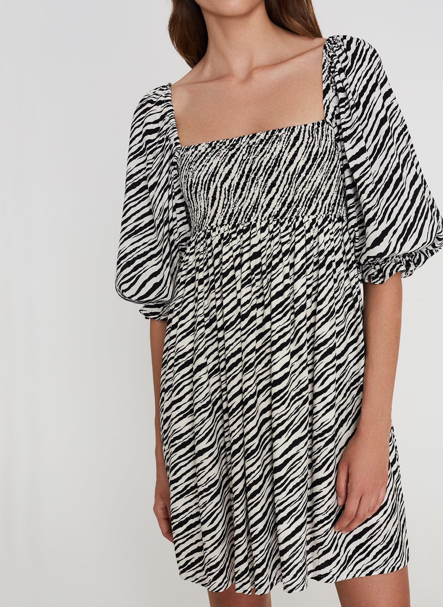 MNFTB121026061529052_2 Faithfull The Brand Alina Dress Blance Animal Print - Image 2