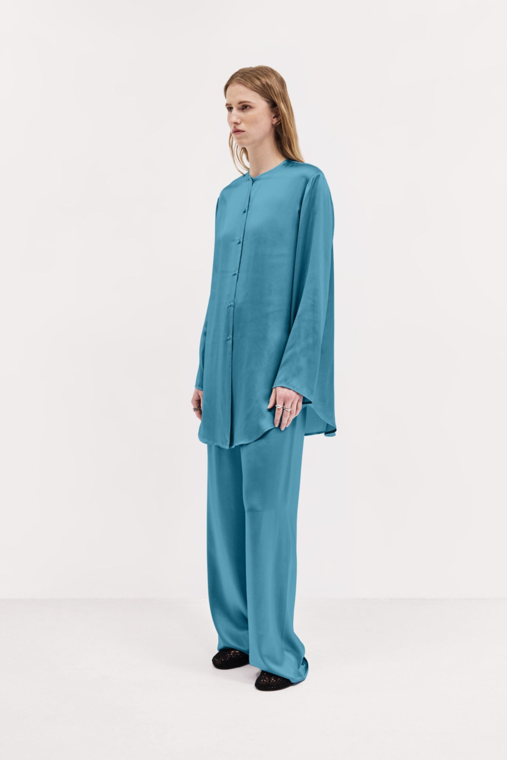 MNHTP131026183926009_2 Harris Tapper Over Shirt in Silk Charmeuse - Image 2
