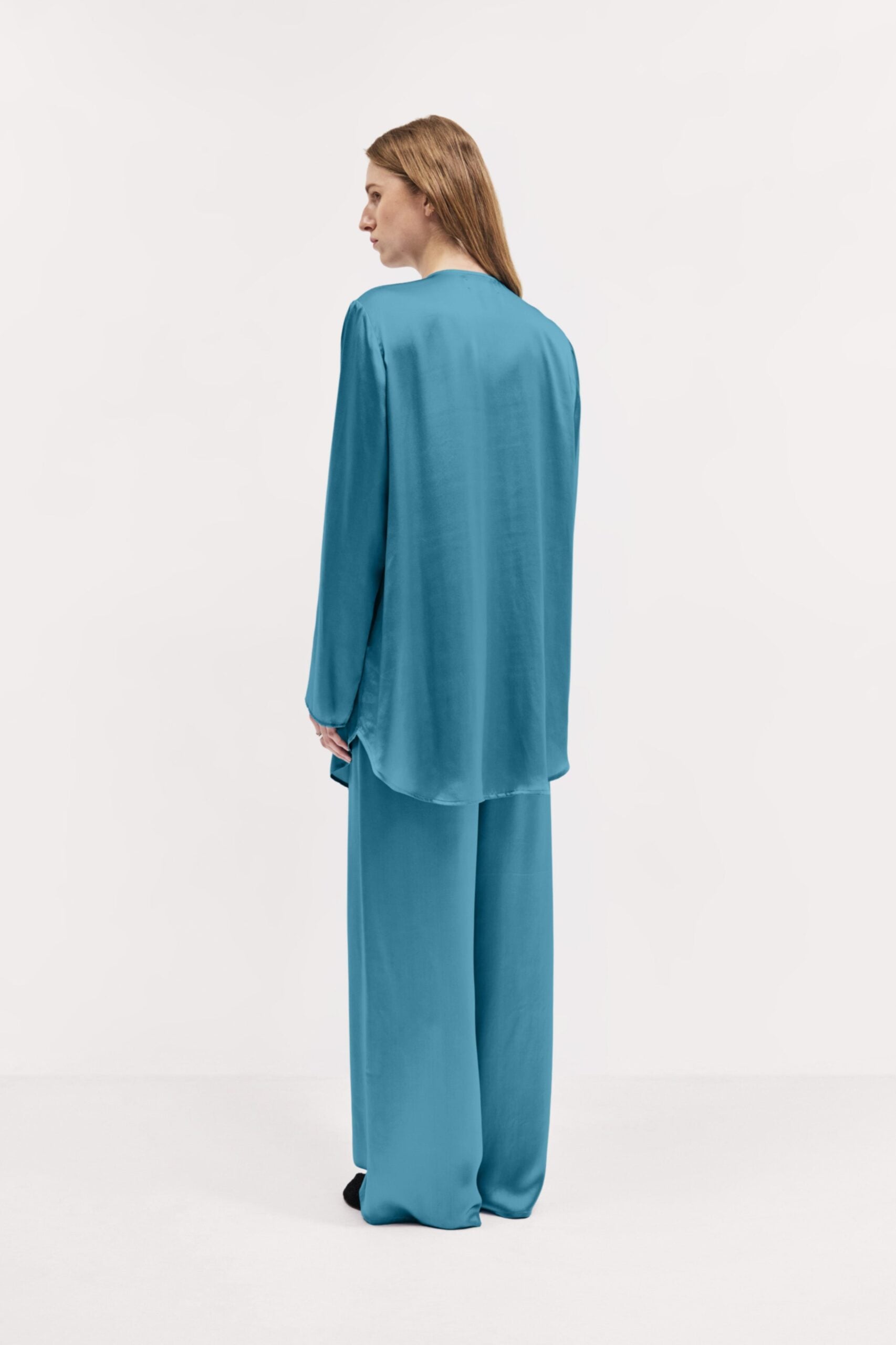 MNHTP131026183926009_3 Harris Tapper Over Shirt in Silk Charmeuse - Image 3