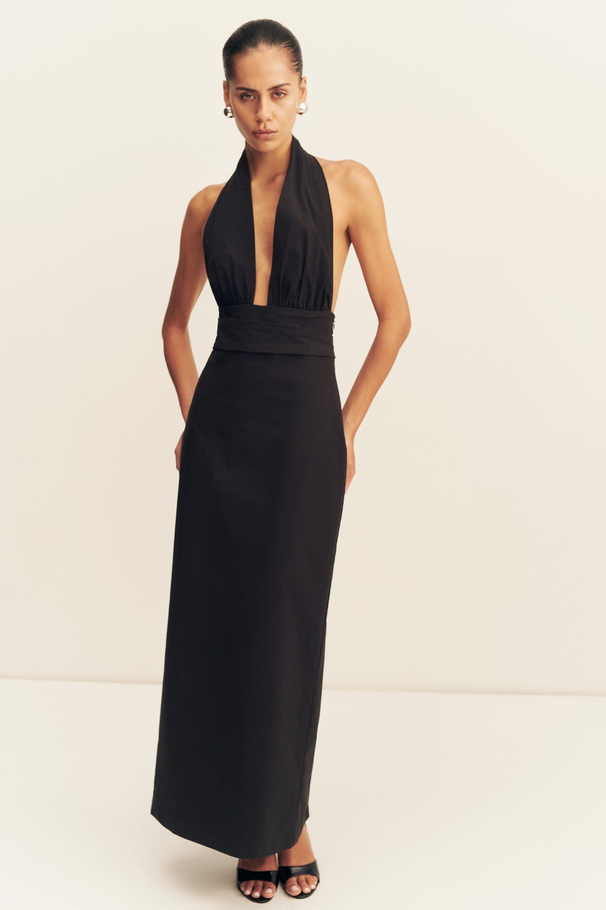 MNSJ041026043652022_2 Shona Joy Campbell Halter Plunged Maxi Dress - Image 2