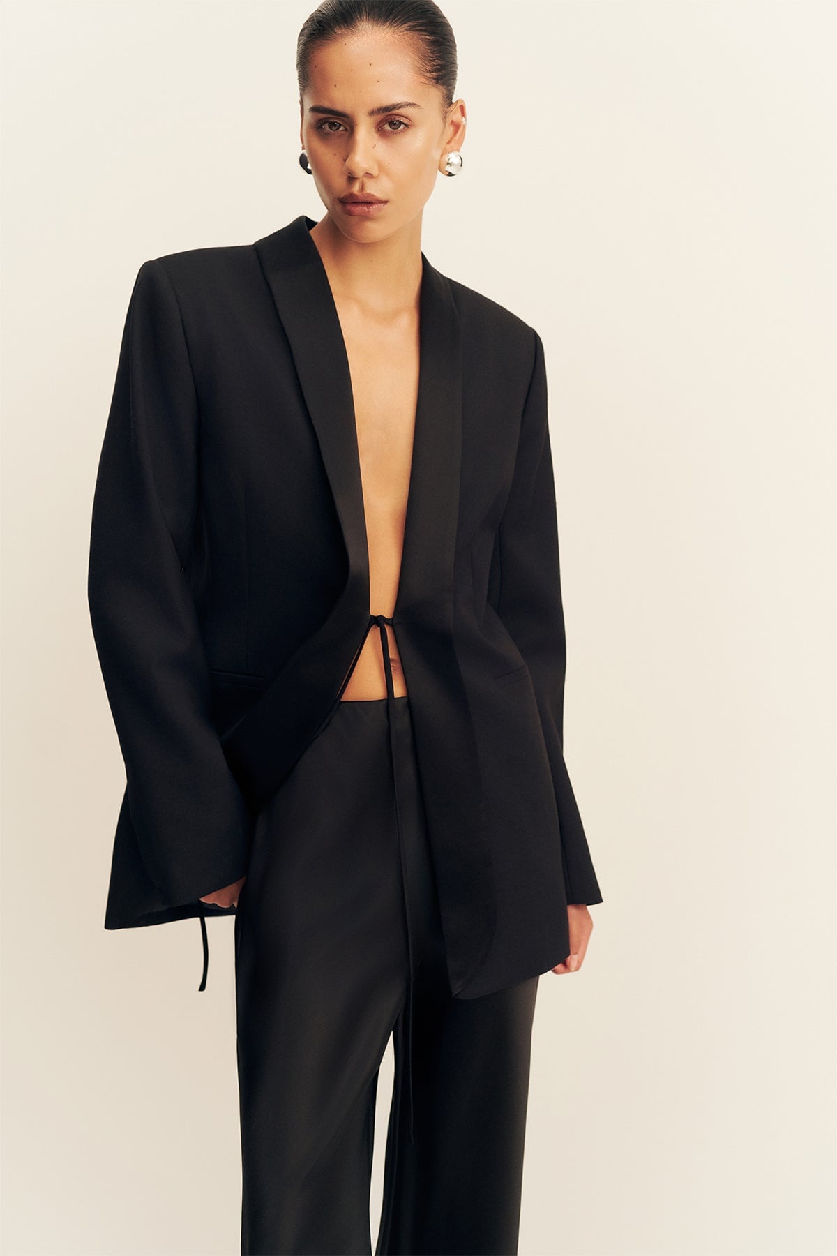 MNSJ041026043652026_3 Shona Joy Benji Satin Contrast Tuxedo Blazer - Image 3