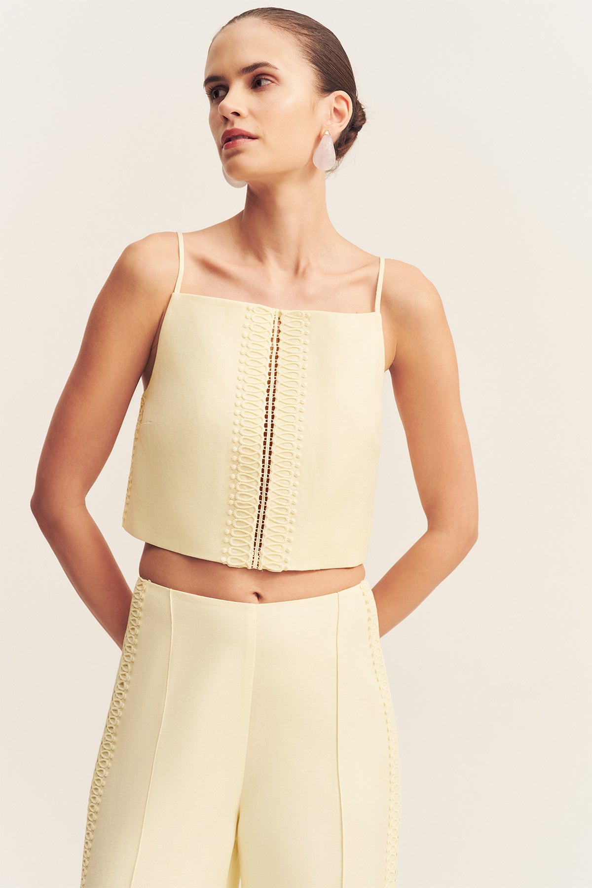 MNSJ041026043652043_2 Shona Joy Wright Lace Linen Blend Cropped Cami - Image 2