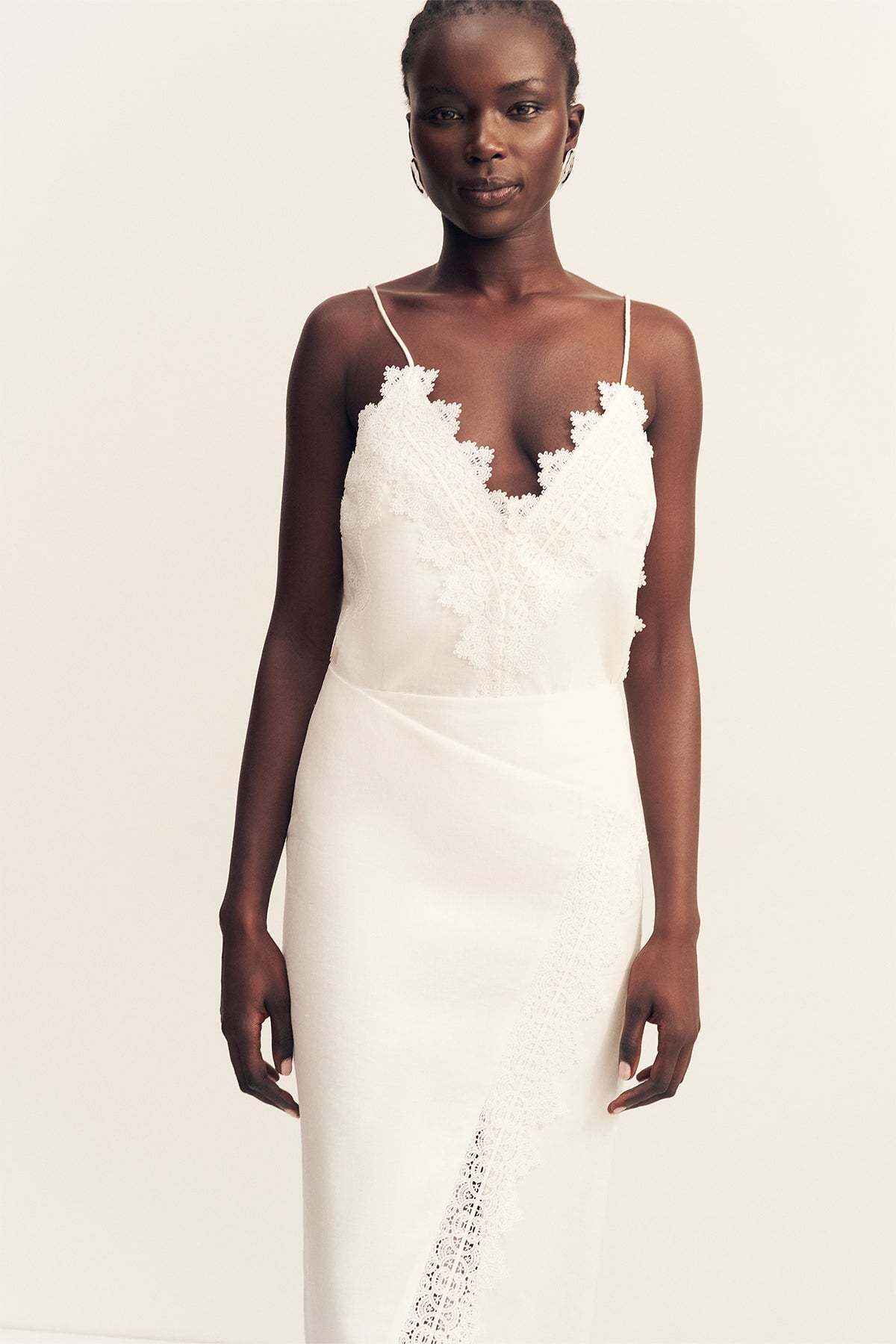 MNSJ041026043652051_2 Shona Joy Toile Linen Lace Asymmetrical Midi Skirt - Image 2