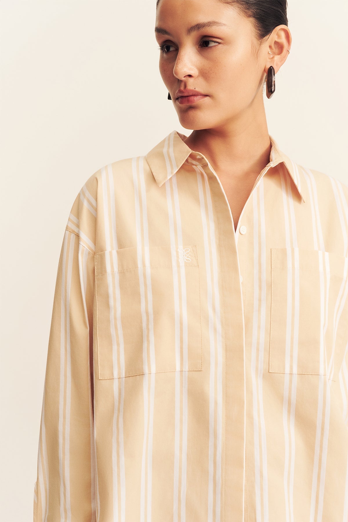 MNSJ051026010130033_2 Shona Joy Omri Cotton Oversized Shirt - Image 2